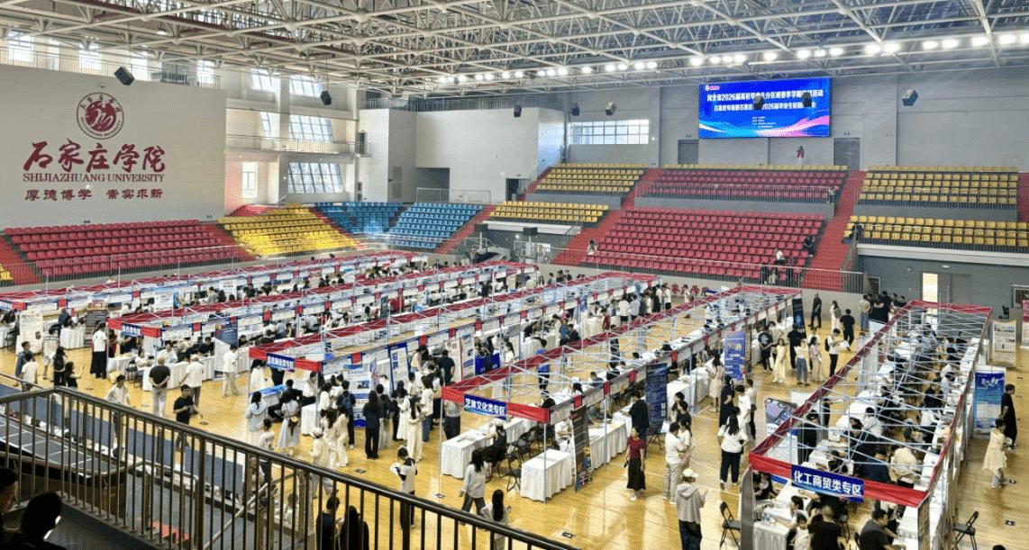 中央军委主席习近平向“七一勋章”获得